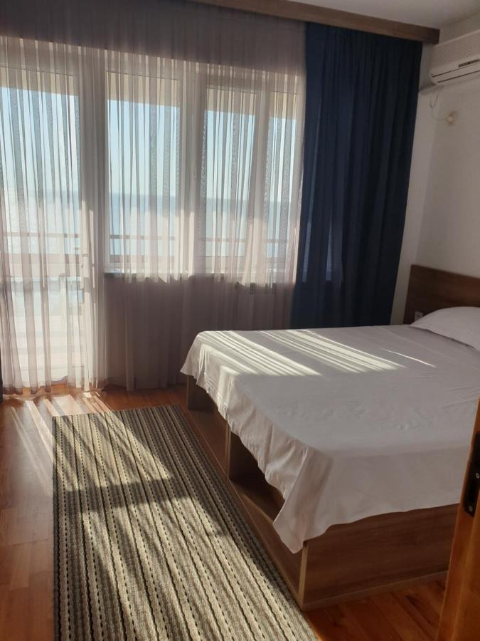Poarta Apelor Hotell Sarichioi Eksteriør bilde