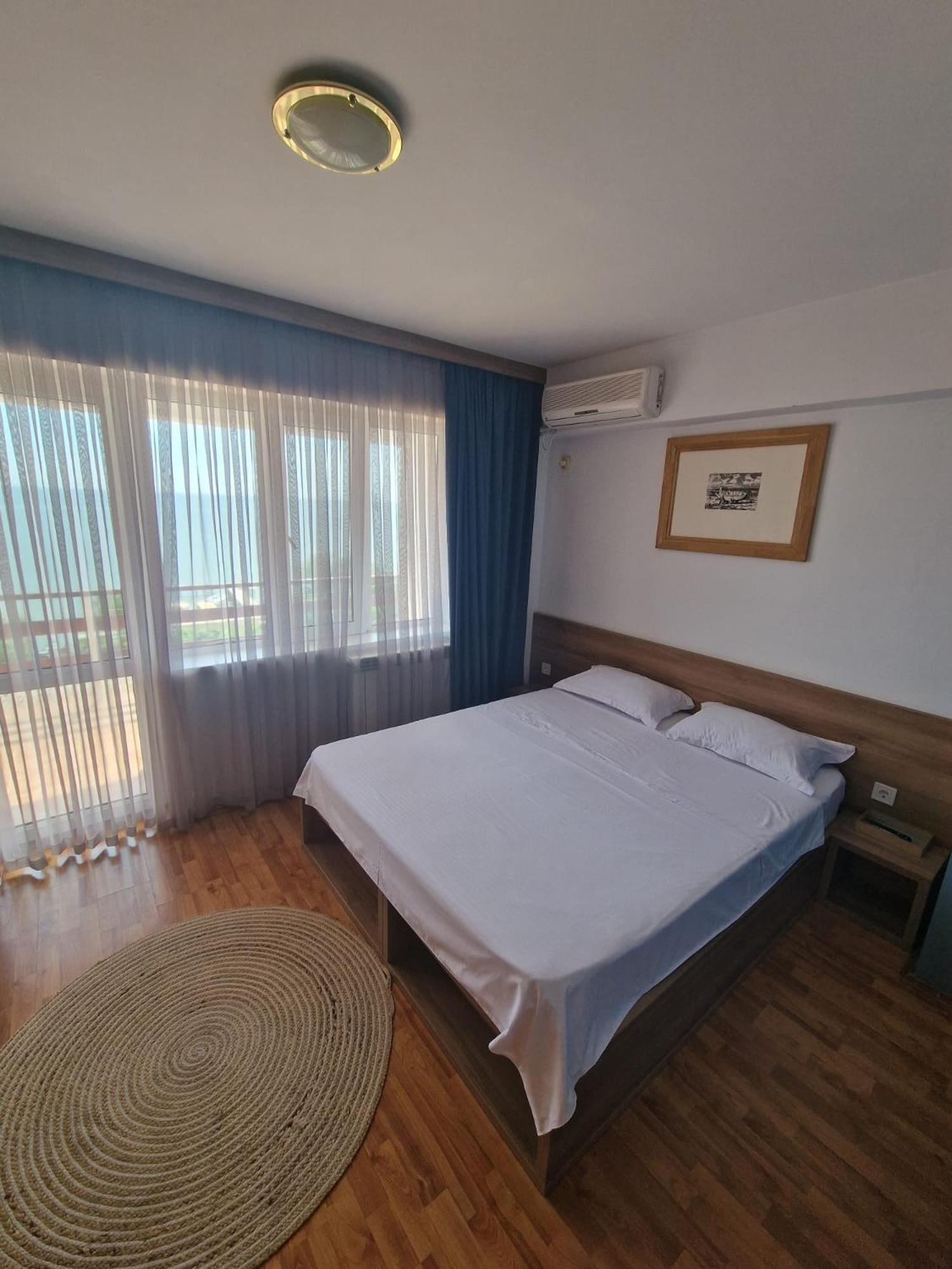 Poarta Apelor Hotell Sarichioi Eksteriør bilde